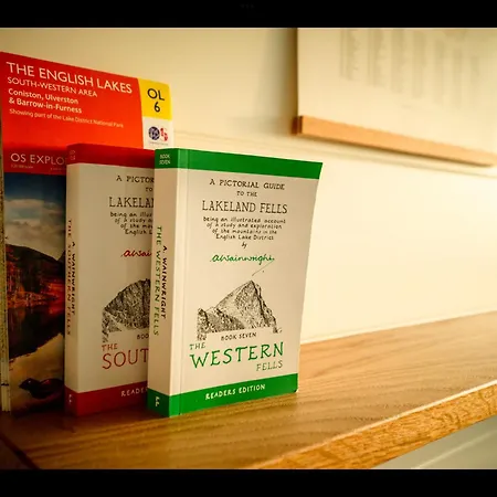 Laverock Shepherds Hut With Private Hot Tub *