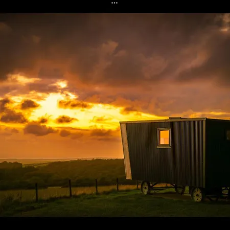 Laverock Shepherds Hut With Private Hot Tub סיסקייל