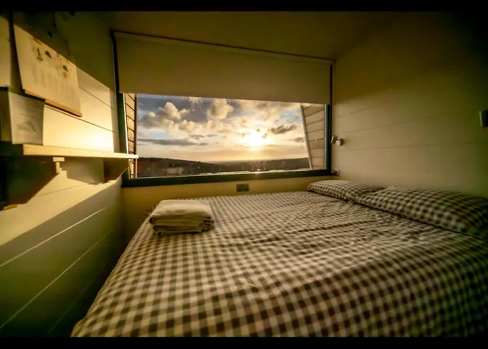 Laverock Shepherds Hut With Private Hot Tub