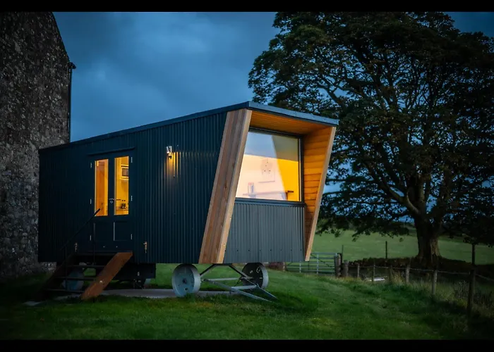 Laverock Shepherds Hut With Private Hot Tub *
