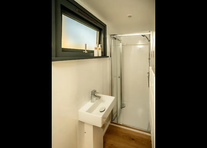 Laverock Shepherds Hut With Private Hot Tub Apartment Seascale